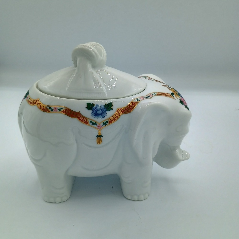 Chinoiserie White Porcelain Elephant With Lid Japan Trinket Box Elizabeth Arden - Picture 7 of 14